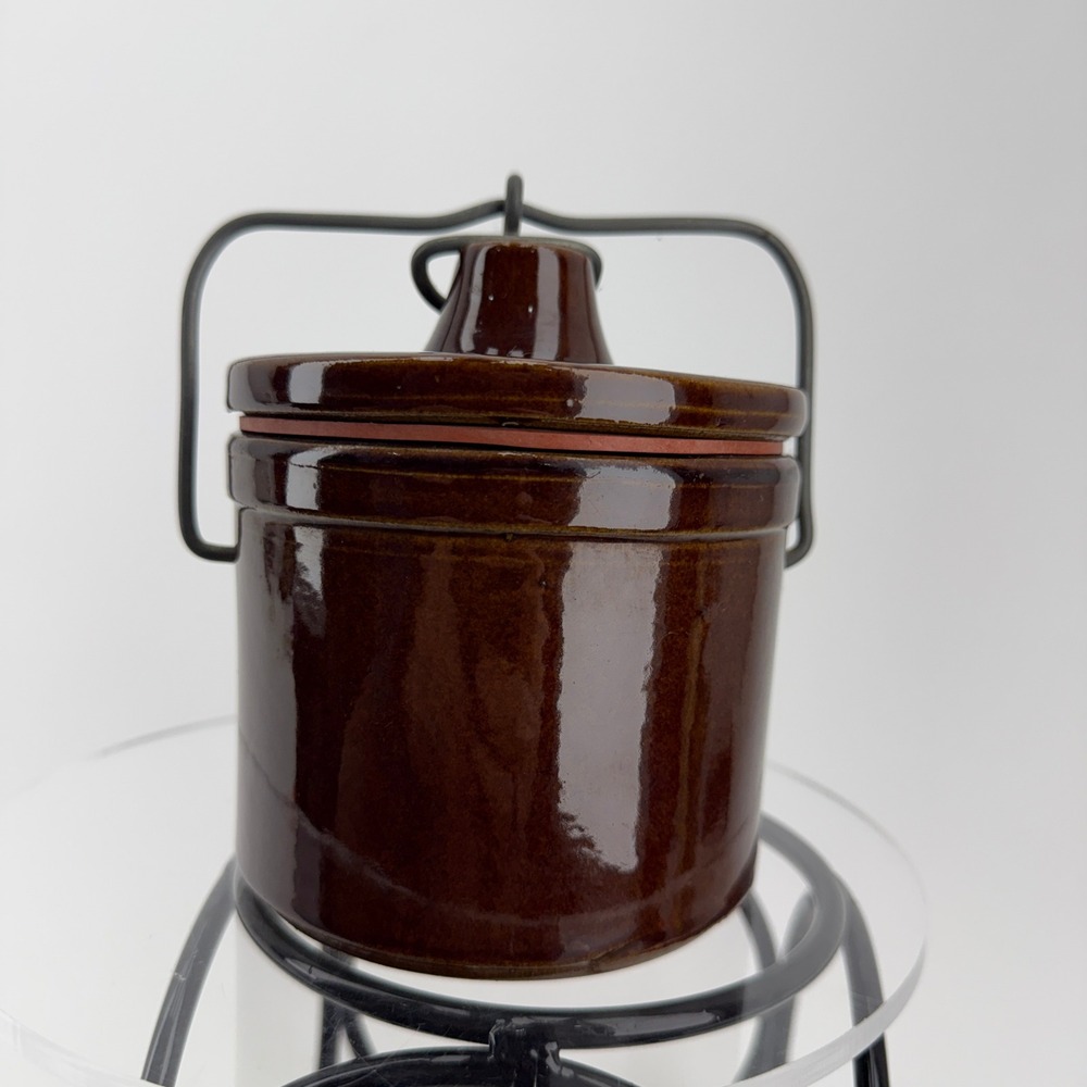Vintage 1981 Century Pride Wisconsin Bacon Cheese Stoneware Crock with Wire Bail - Picture 3 of 11